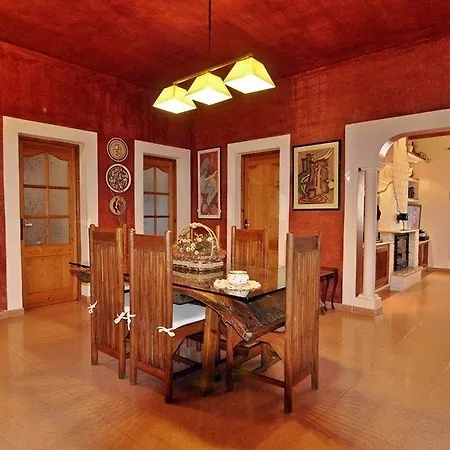 Cardona Villa Montecristo