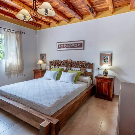 Villa Cardona Montecristo