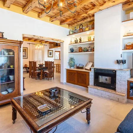Cardona Villa